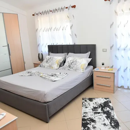Albania Penthouse Escape Apartman *